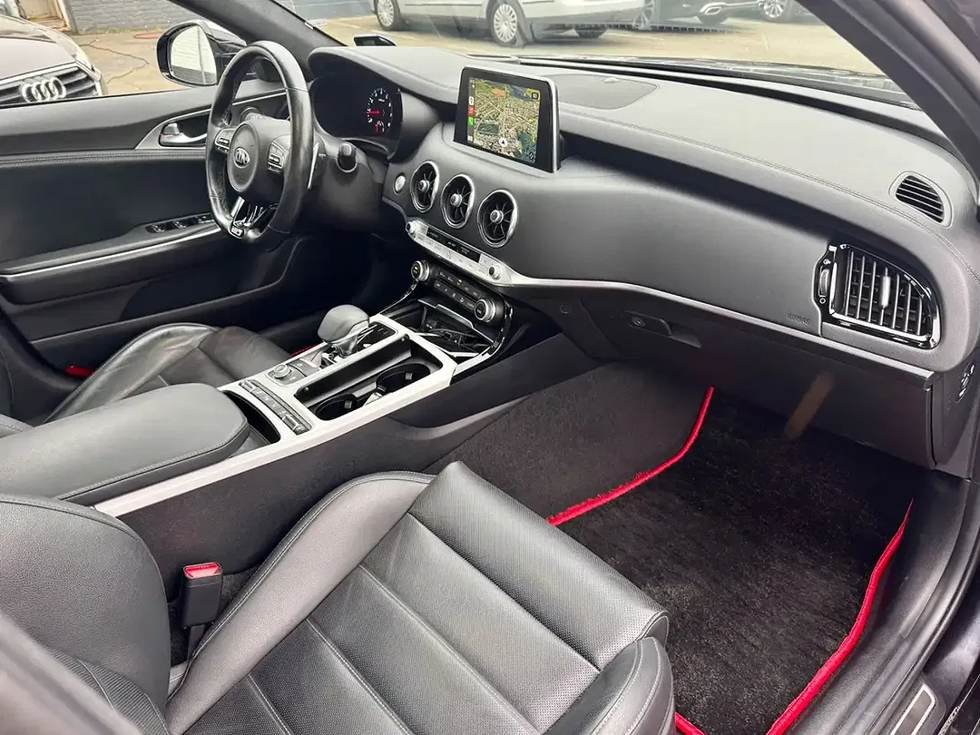 Kia Stinger - Thumbnail 9