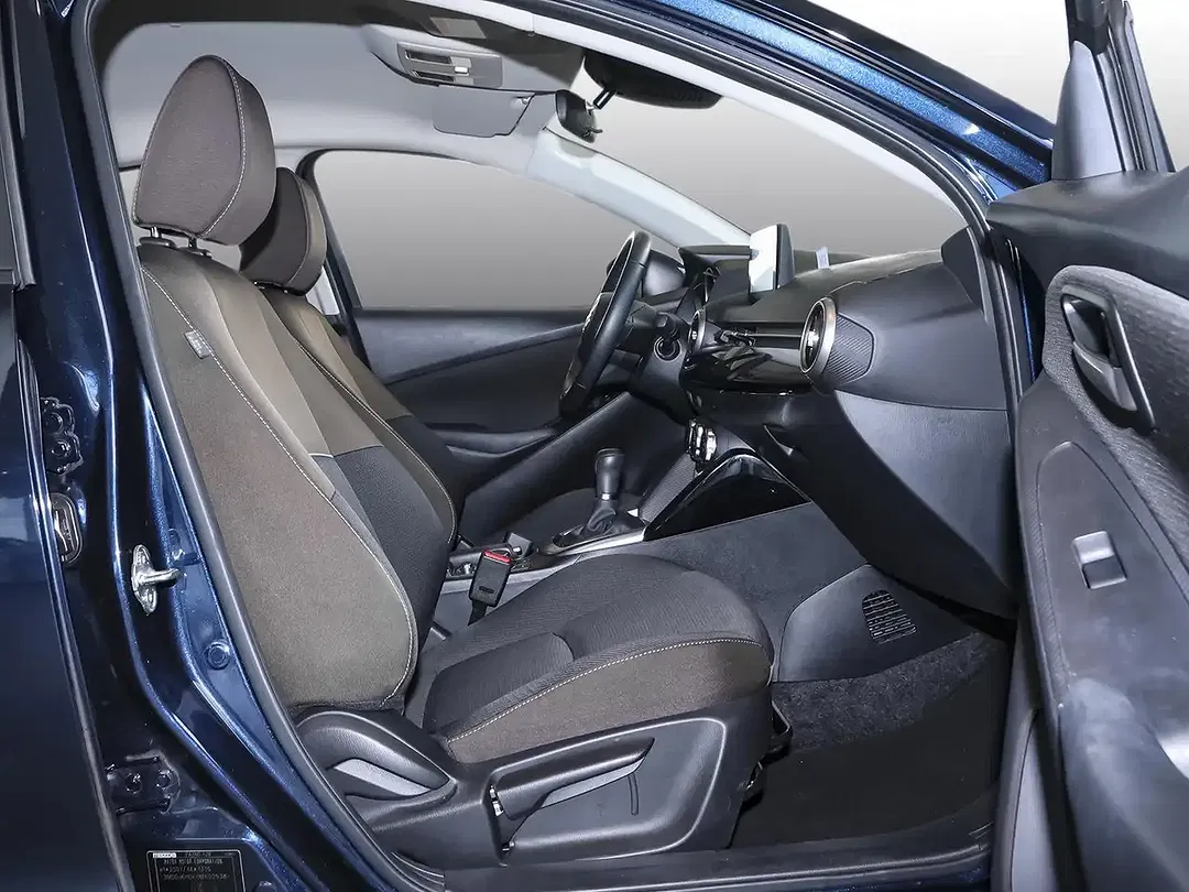 Mazda 2 - Thumbnail 3