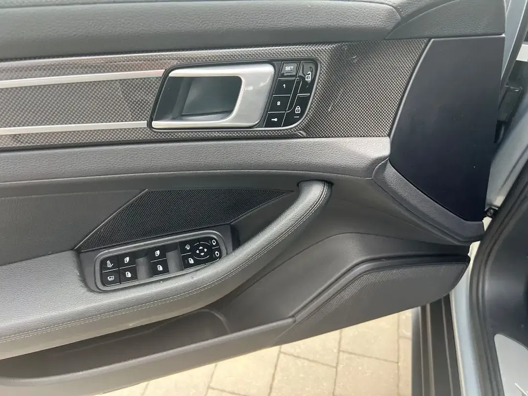 Porsche Panamera - Thumbnail 11
