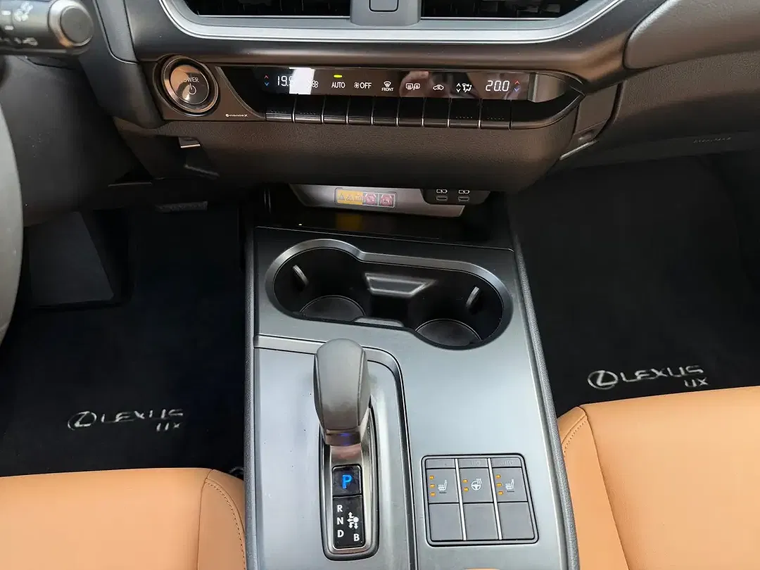 Lexus UX 300h - Thumbnail 11