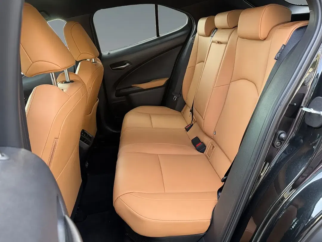 Lexus UX 300h - Thumbnail 13