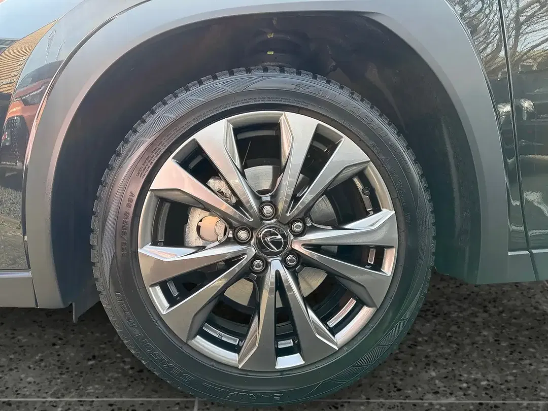 Lexus UX 300h - Thumbnail 14