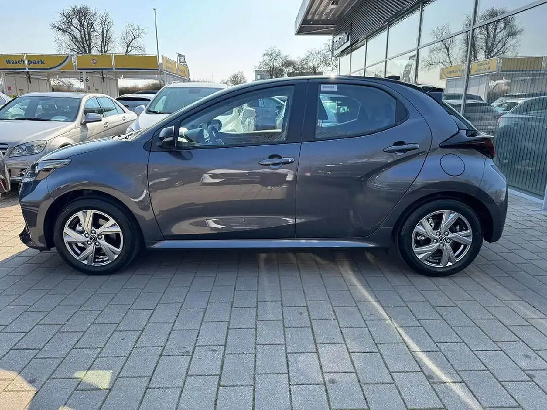 Mazda 2 - Thumbnail 3