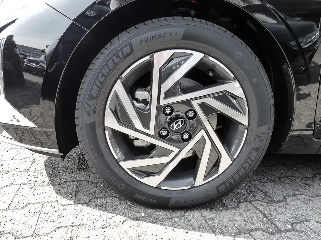 Hyundai i20 - Thumbnail 3