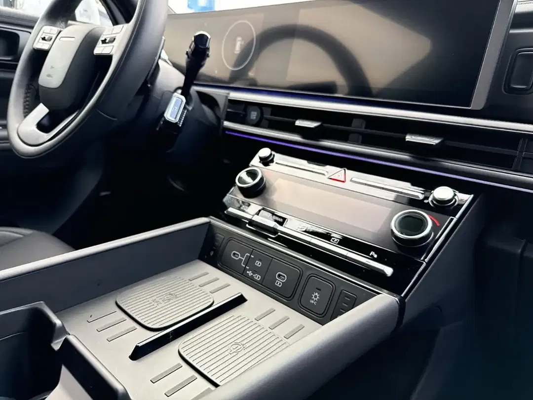 Hyundai SANTA FE - Thumbnail 15