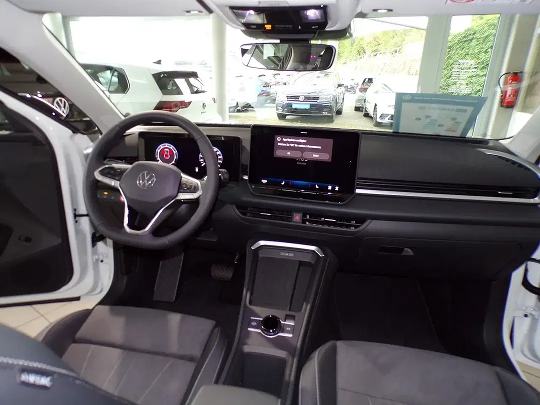 Volkswagen T-Roc - Thumbnail 11