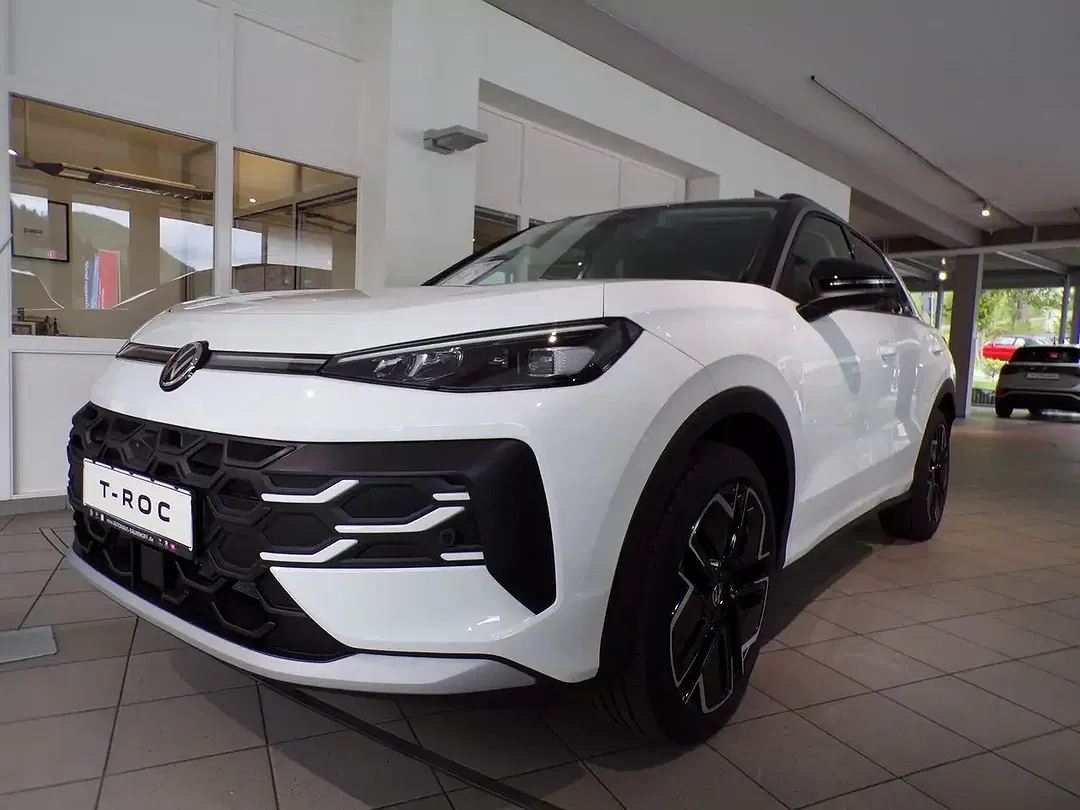Volkswagen T-Roc - Thumbnail 3