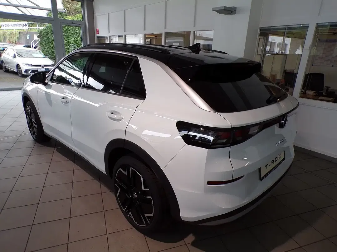 Volkswagen T-Roc - Thumbnail 5