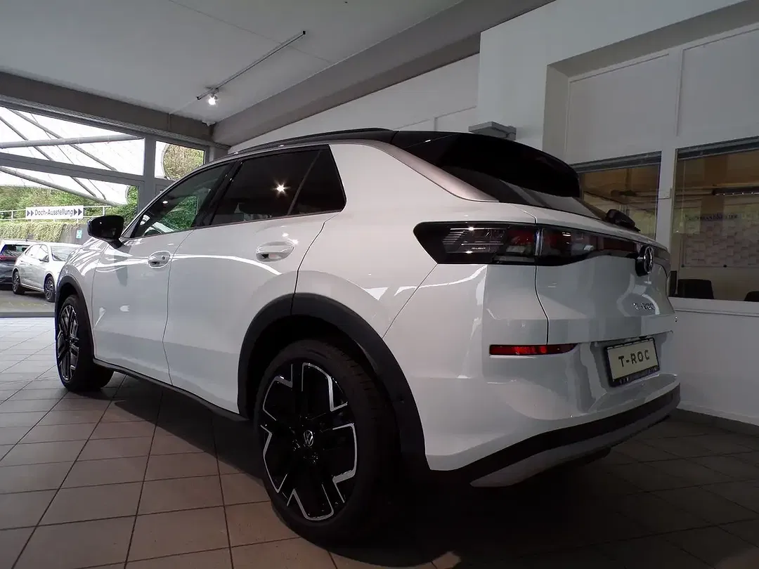 Volkswagen T-Roc - Thumbnail 6