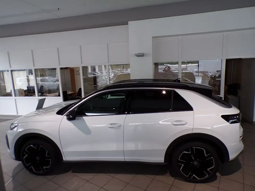 Volkswagen T-Roc - Thumbnail 7
