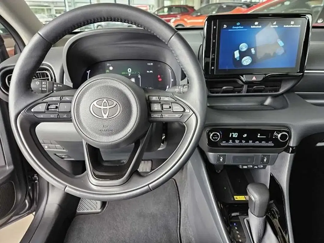 Toyota Yaris - Thumbnail 10