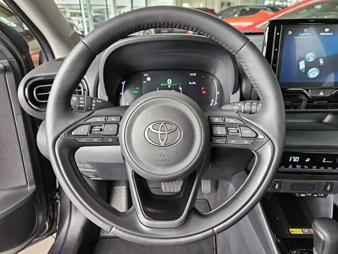 Toyota Yaris - Thumbnail 11