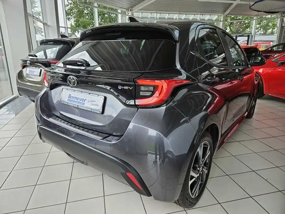 Toyota Yaris - Thumbnail 3