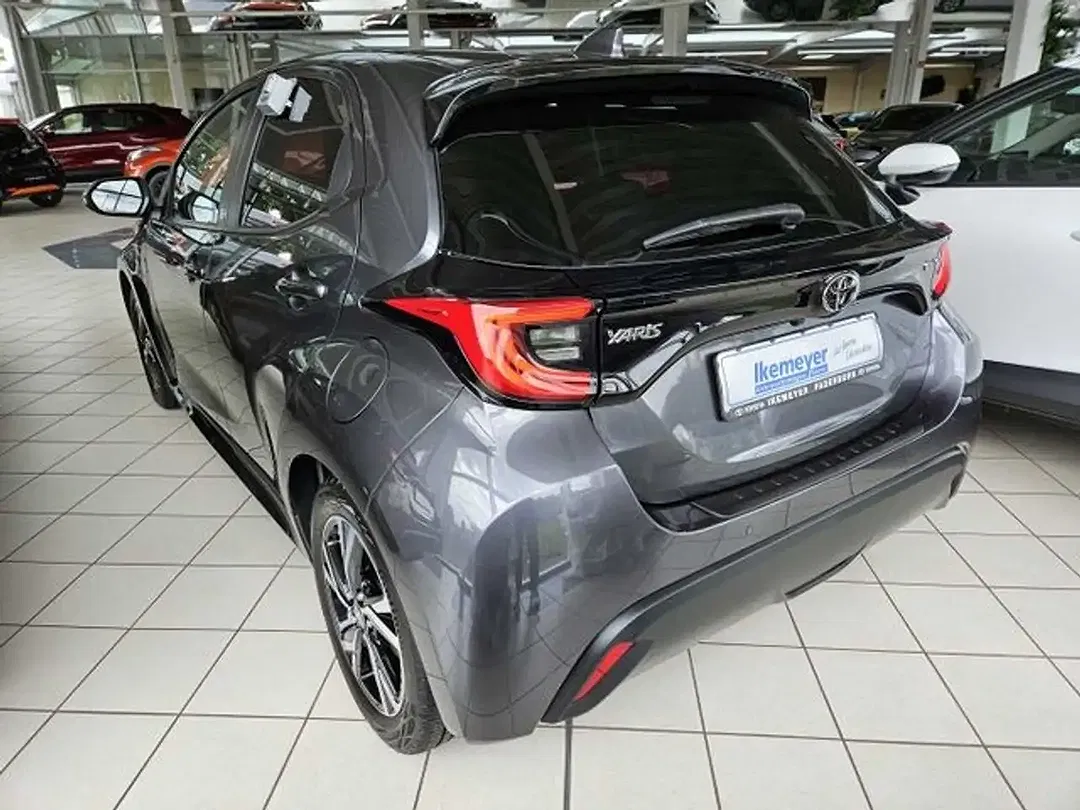Toyota Yaris - Thumbnail 4