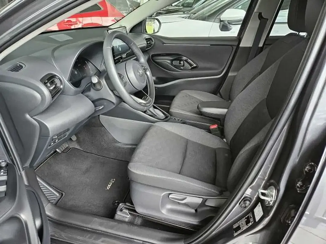Toyota Yaris - Thumbnail 6