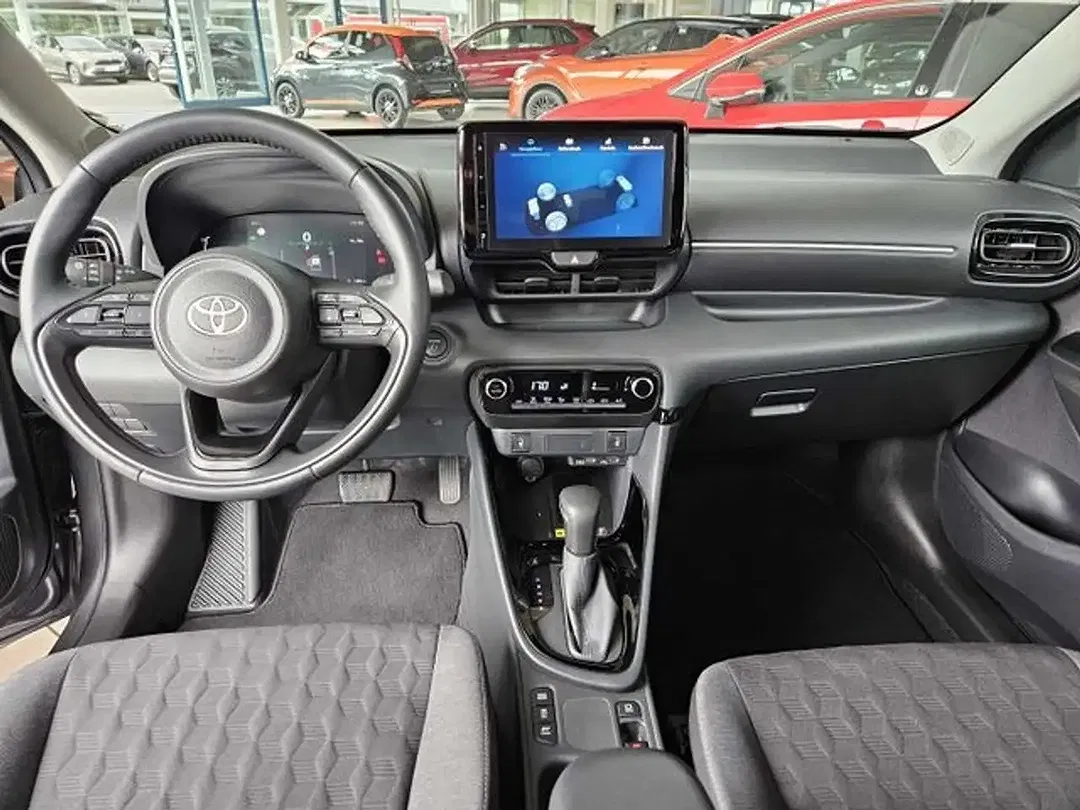 Toyota Yaris - Thumbnail 9