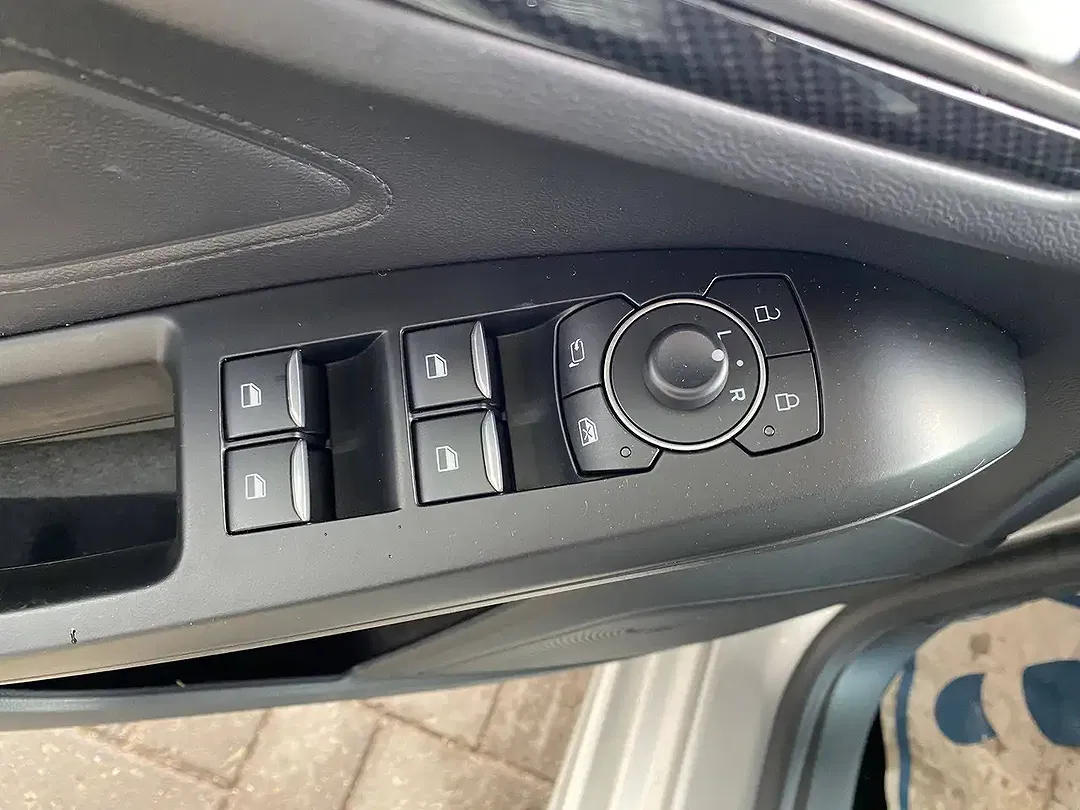 Ford Focus - Thumbnail 13