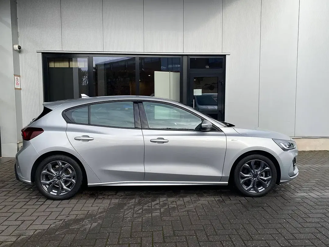 Ford Focus - Thumbnail 5