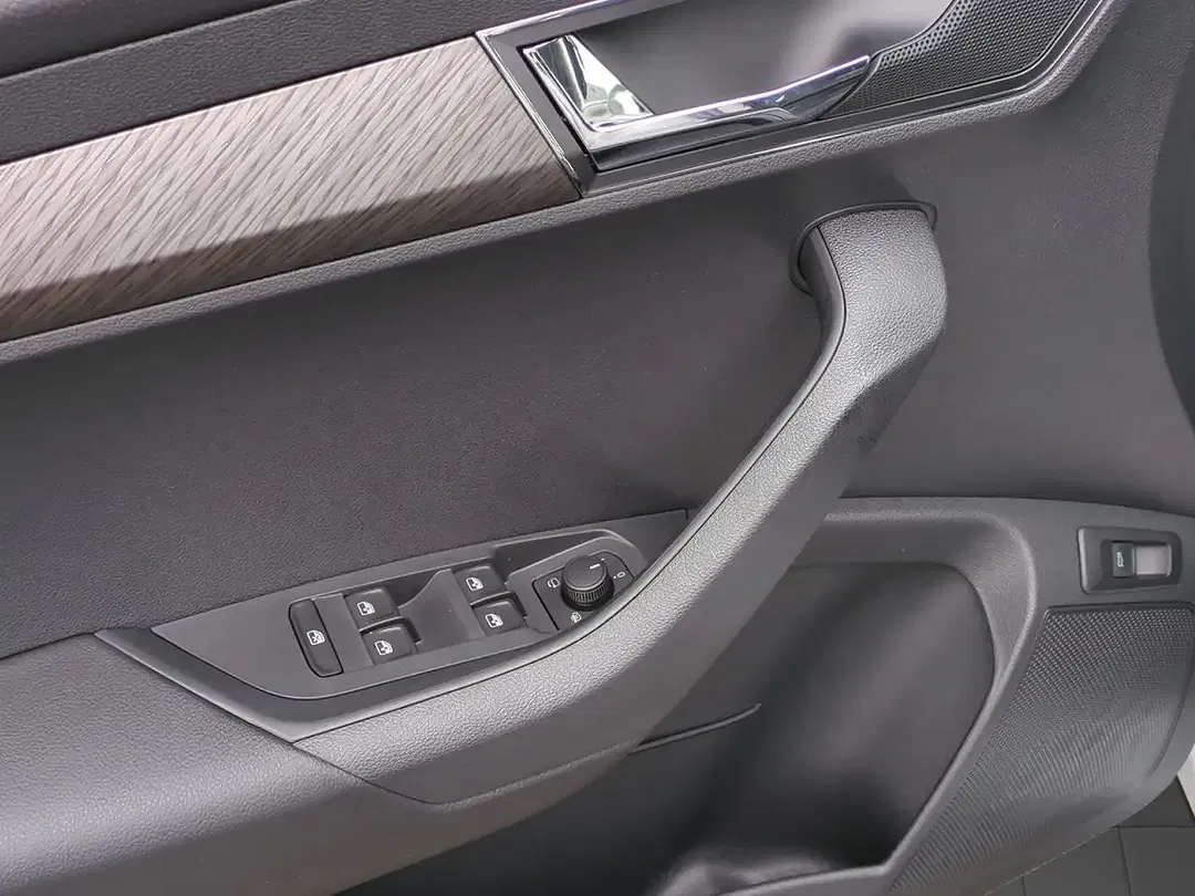 Skoda Karoq - Thumbnail 7