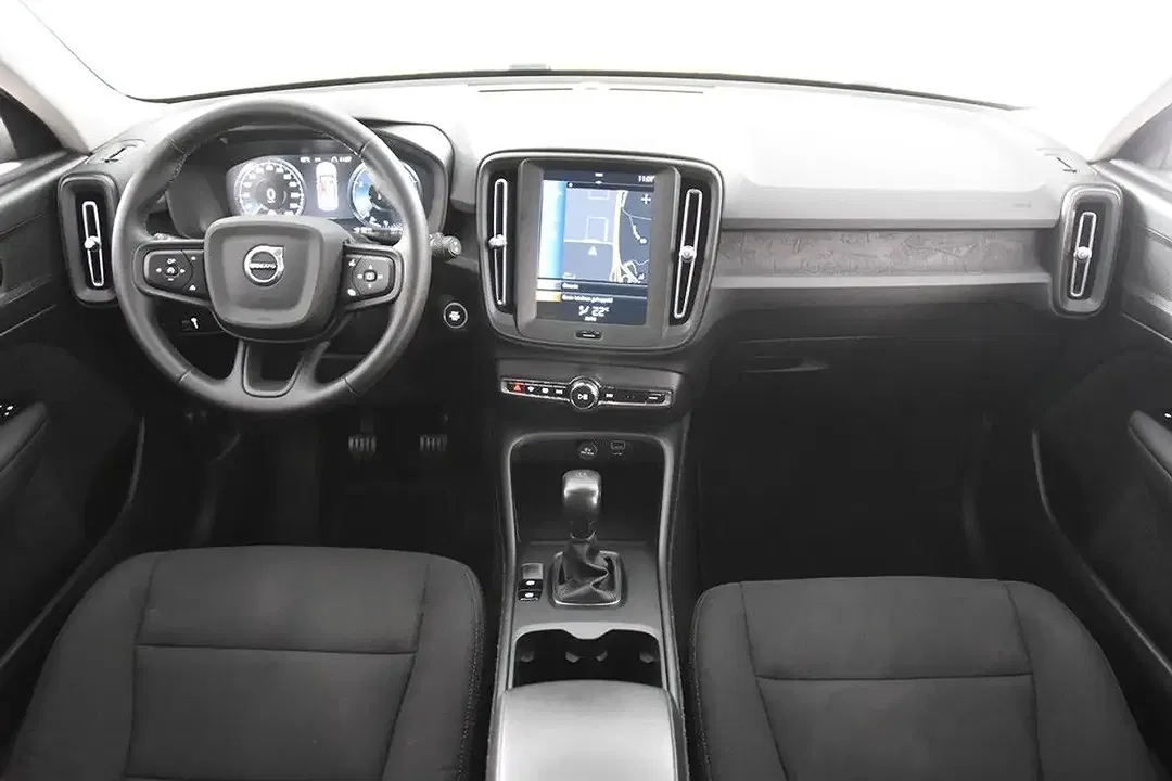 Volvo XC40 - Thumbnail 2