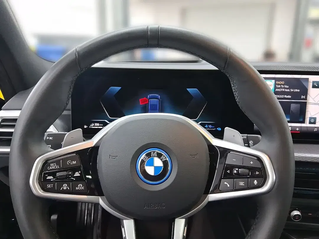 BMW 330 - Thumbnail 8