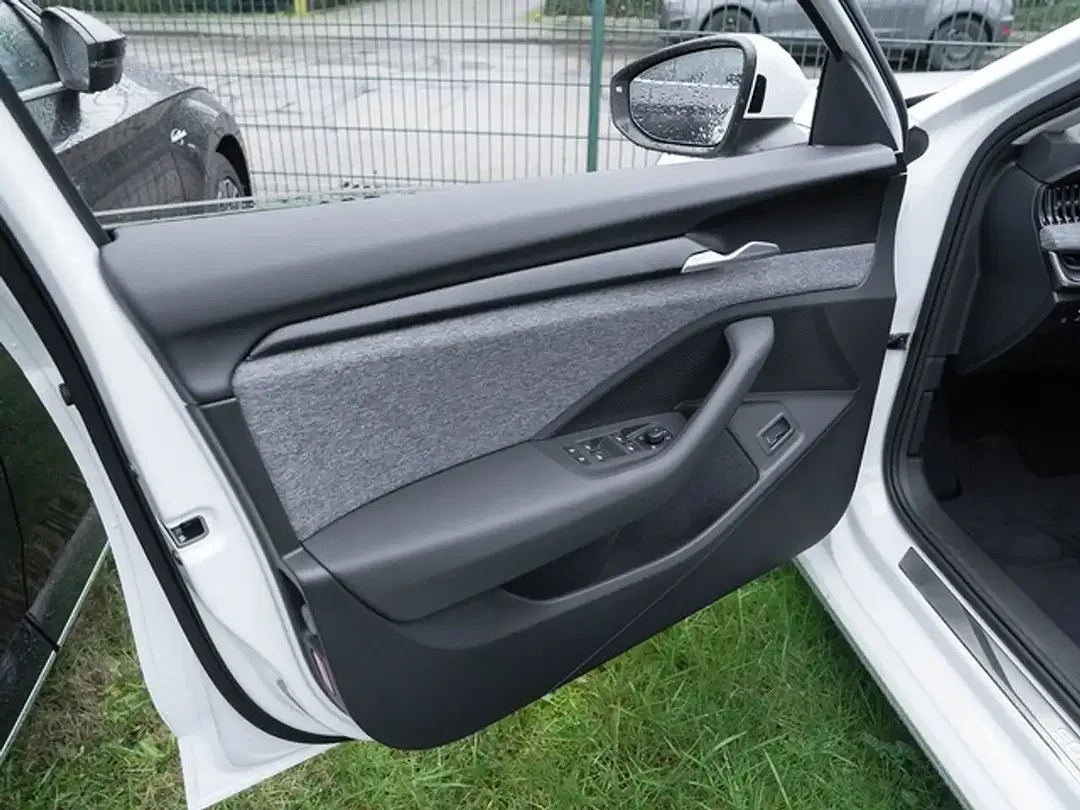 Skoda Superb - Thumbnail 8
