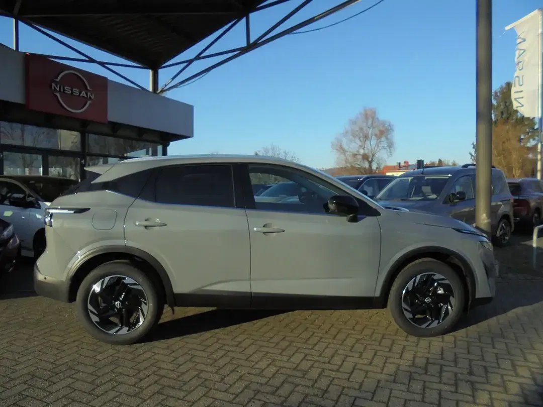 Nissan Qashqai - Thumbnail 3