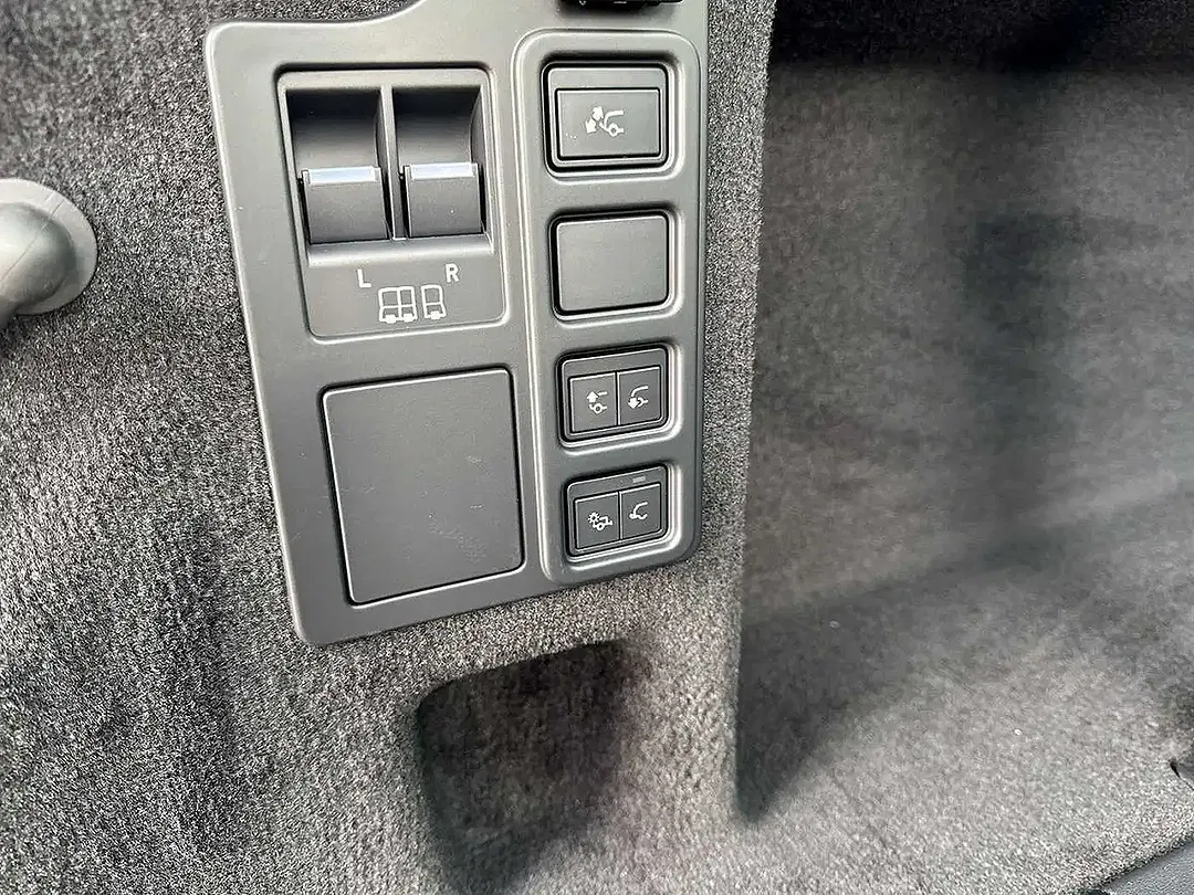 Land Rover Discovery - Thumbnail 12