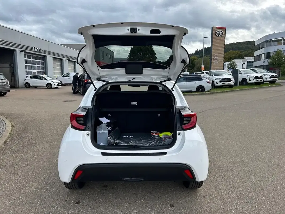 Toyota Yaris - Thumbnail 9