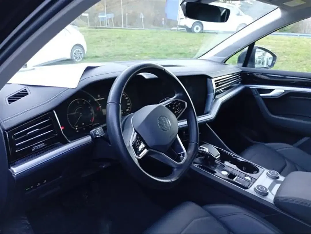 Volkswagen Touareg - Thumbnail 8