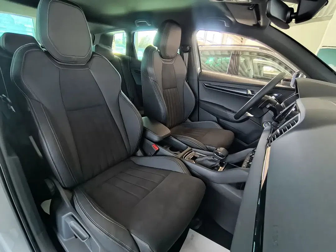 Skoda Karoq - Thumbnail 8