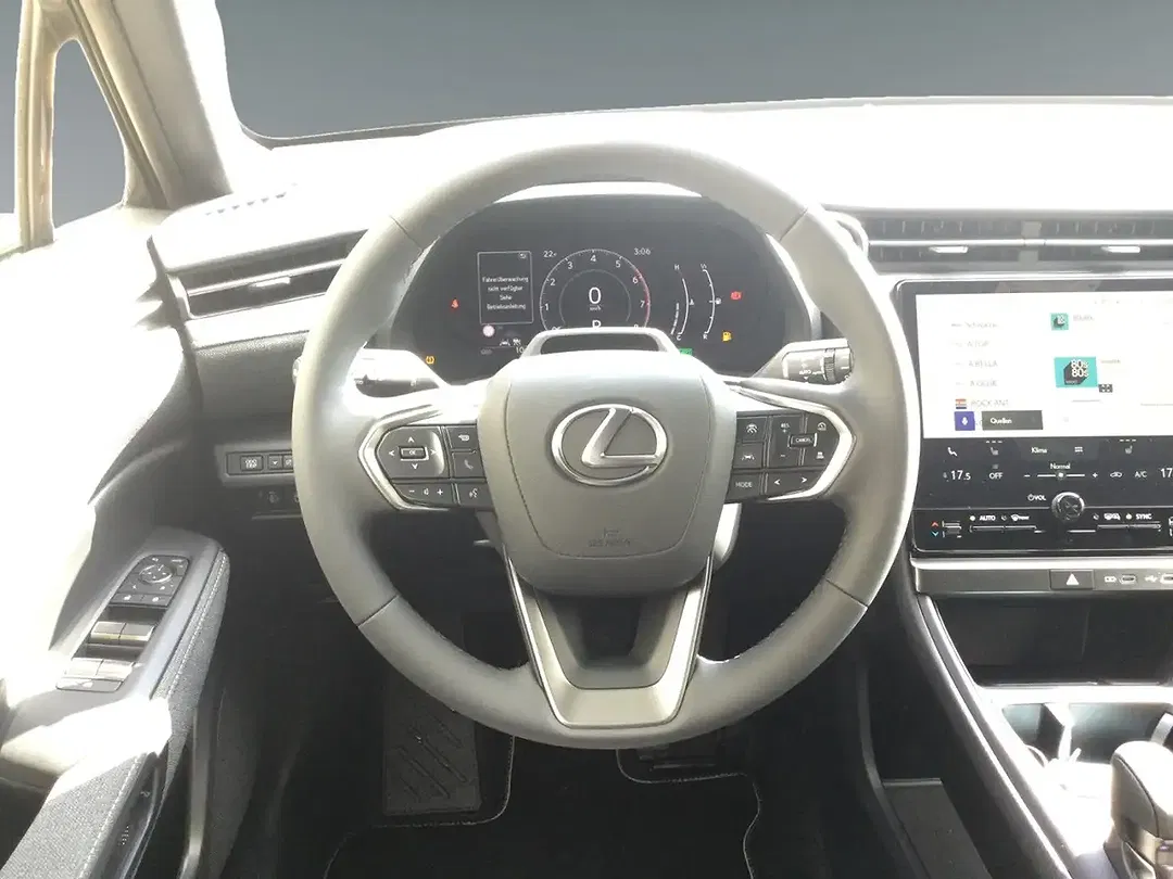 Lexus LBX - Thumbnail 11