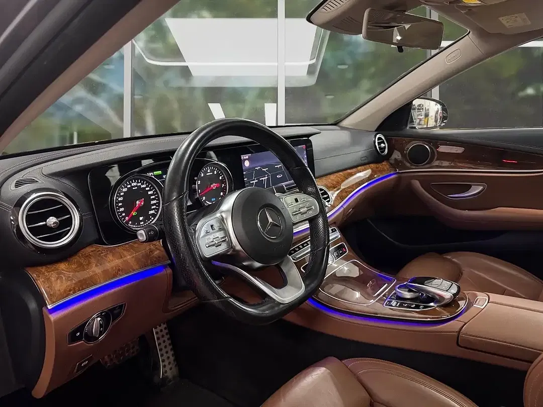 Mercedes-Benz E 200 - Thumbnail 11