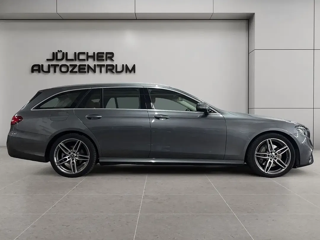 Mercedes-Benz E 200 - Thumbnail 2
