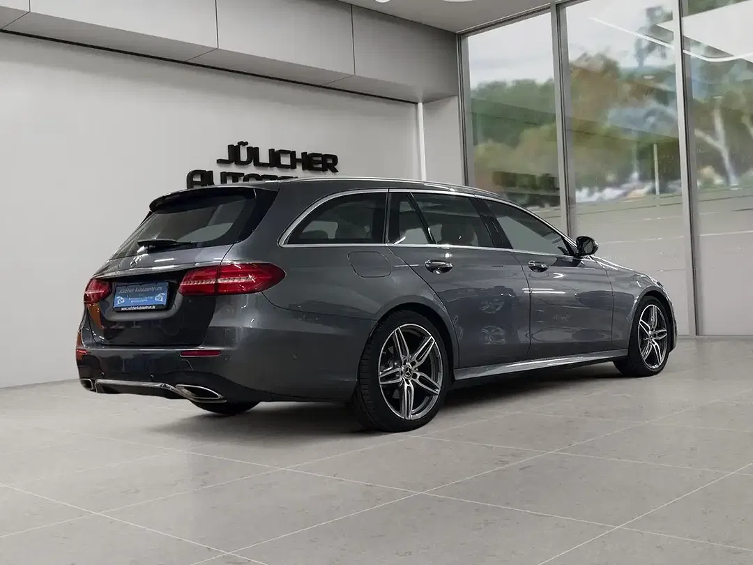 Mercedes-Benz E 200 - Thumbnail 3