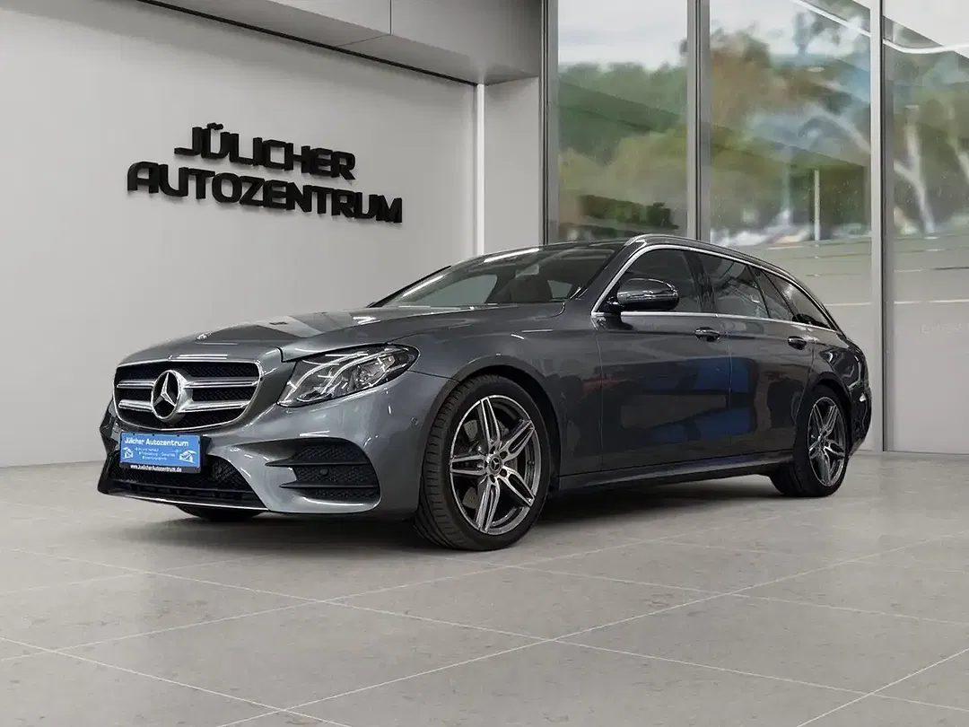 Mercedes-Benz E 200 - Thumbnail 4