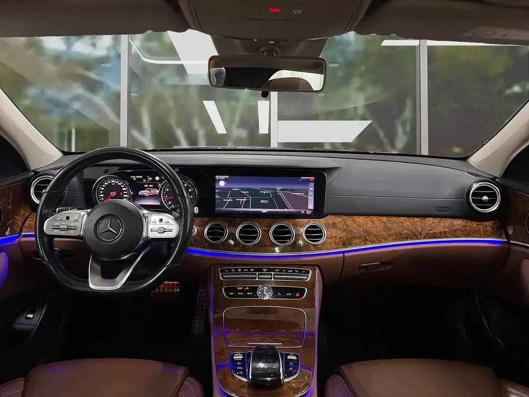 Mercedes-Benz E 200 - Thumbnail 9