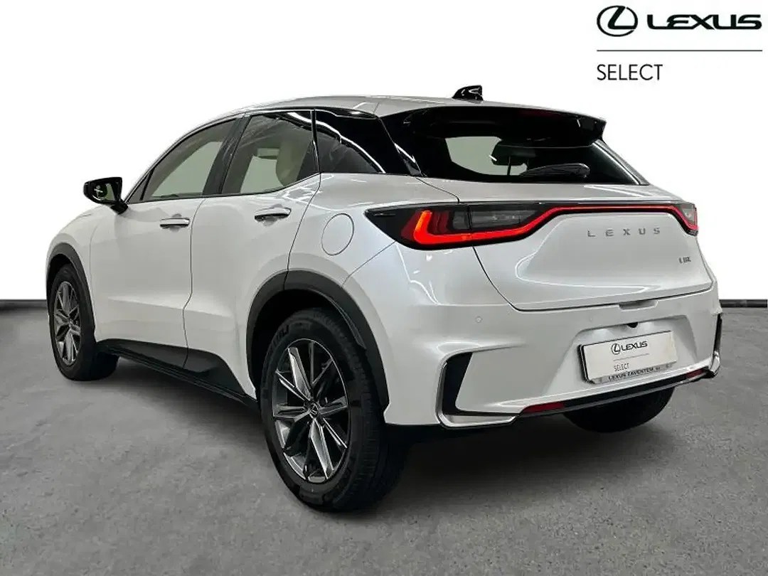 Lexus LBX - Thumbnail 2