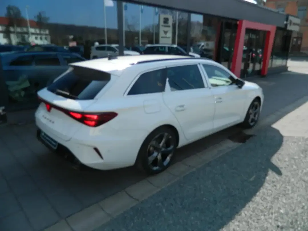 CUPRA Leon - Thumbnail 6