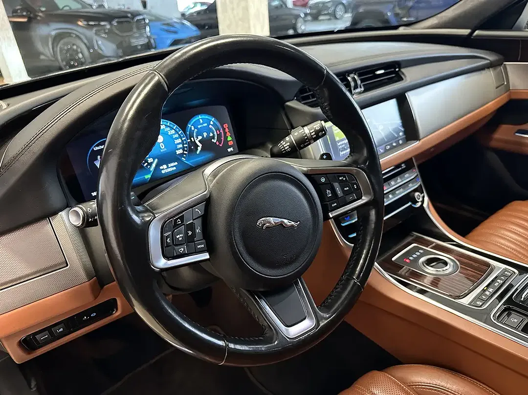 Jaguar XF - Thumbnail 15