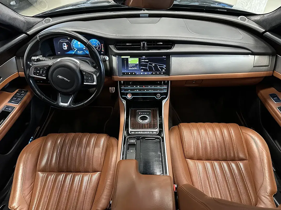 Jaguar XF - Thumbnail 7