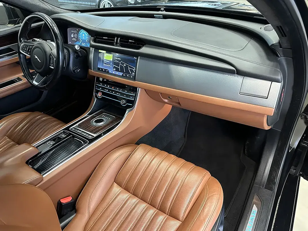 Jaguar XF - Thumbnail 8