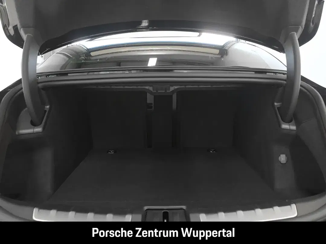 Porsche Taycan - Thumbnail 13