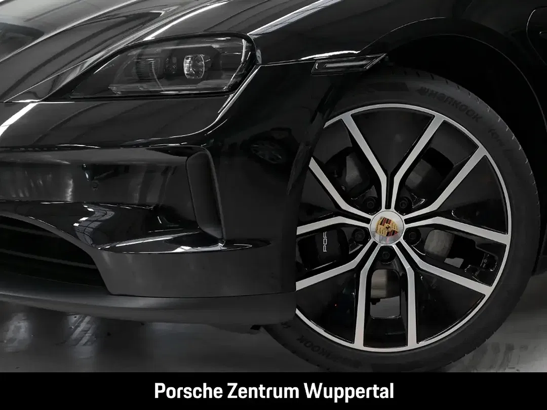 Porsche Taycan - Thumbnail 6