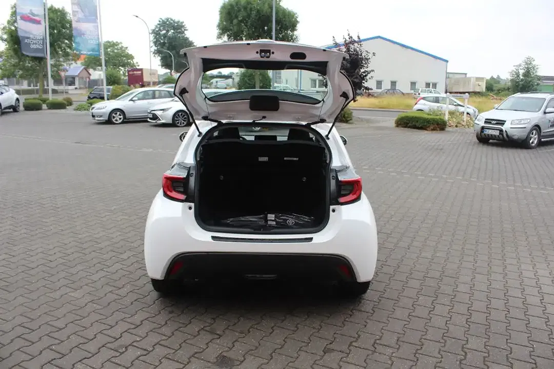 Toyota Yaris - Thumbnail 10