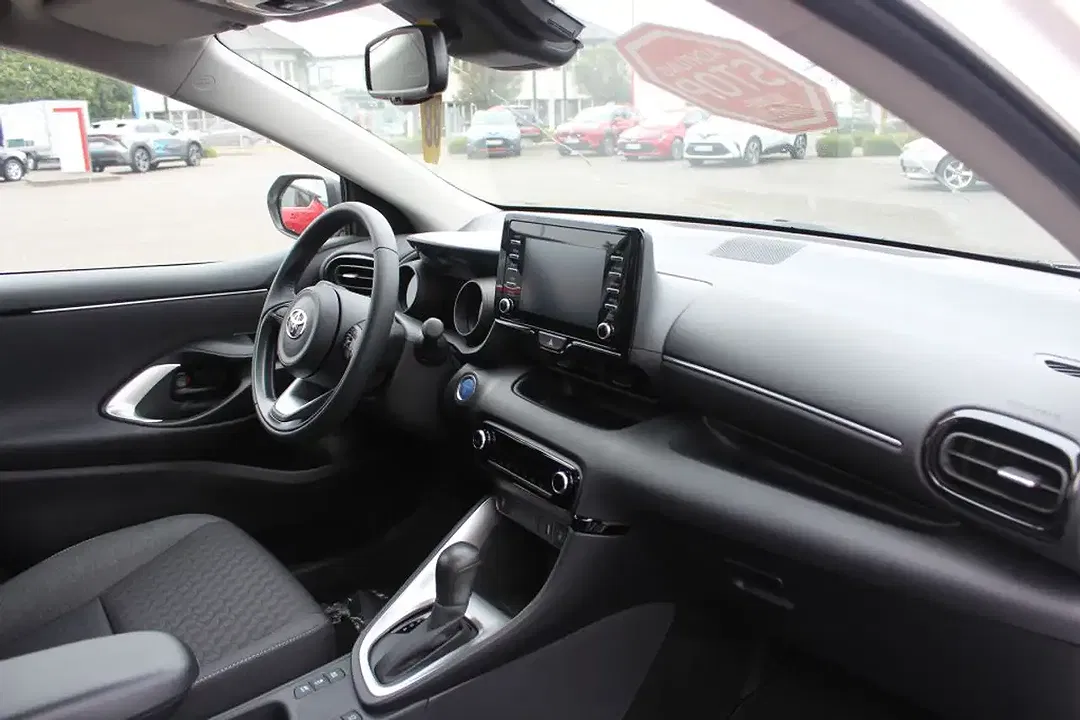 Toyota Yaris - Thumbnail 11