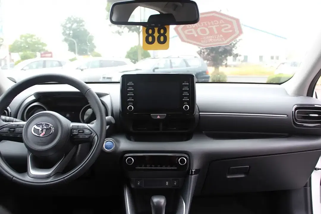 Toyota Yaris - Thumbnail 12