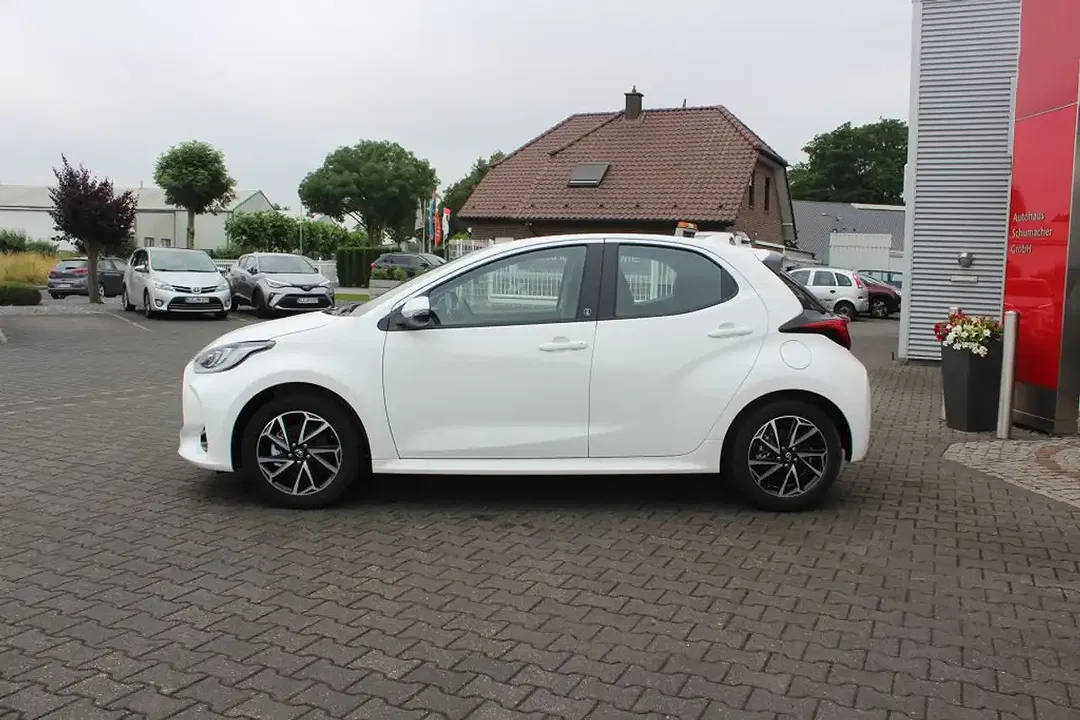 Toyota Yaris - Thumbnail 5