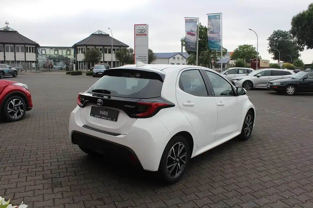 Toyota Yaris - Thumbnail 6