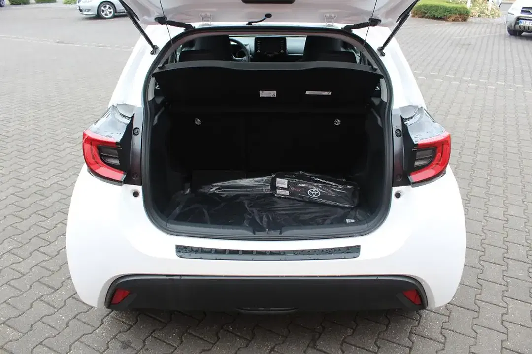Toyota Yaris - Thumbnail 8